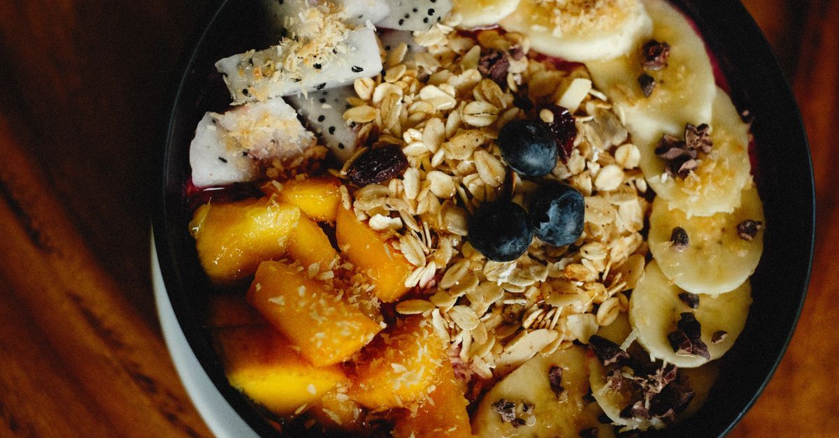 Receitas energéticas com açaí e banana para o café